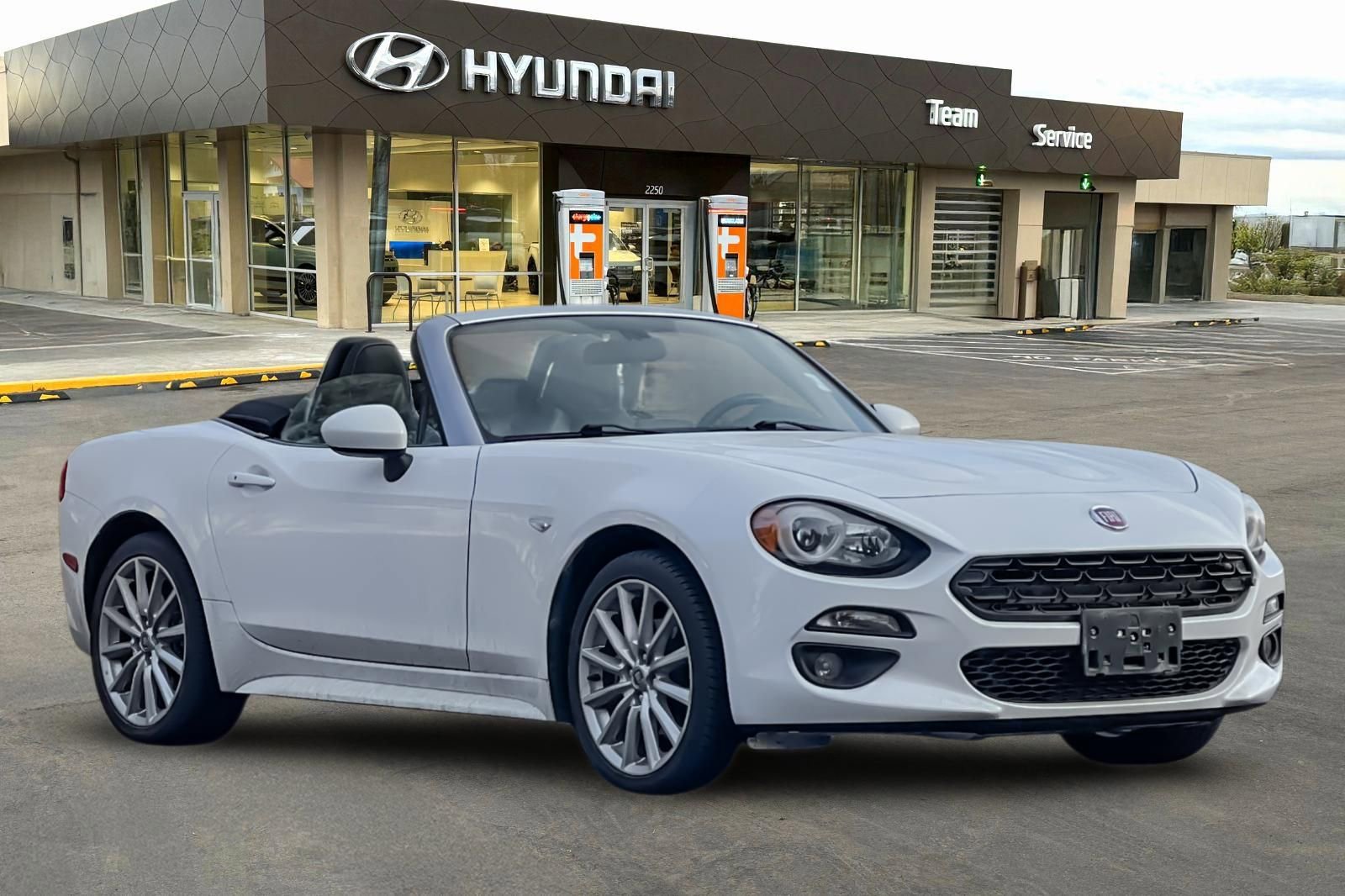 Used 2017 FIAT 124 Spider Lusso video 2