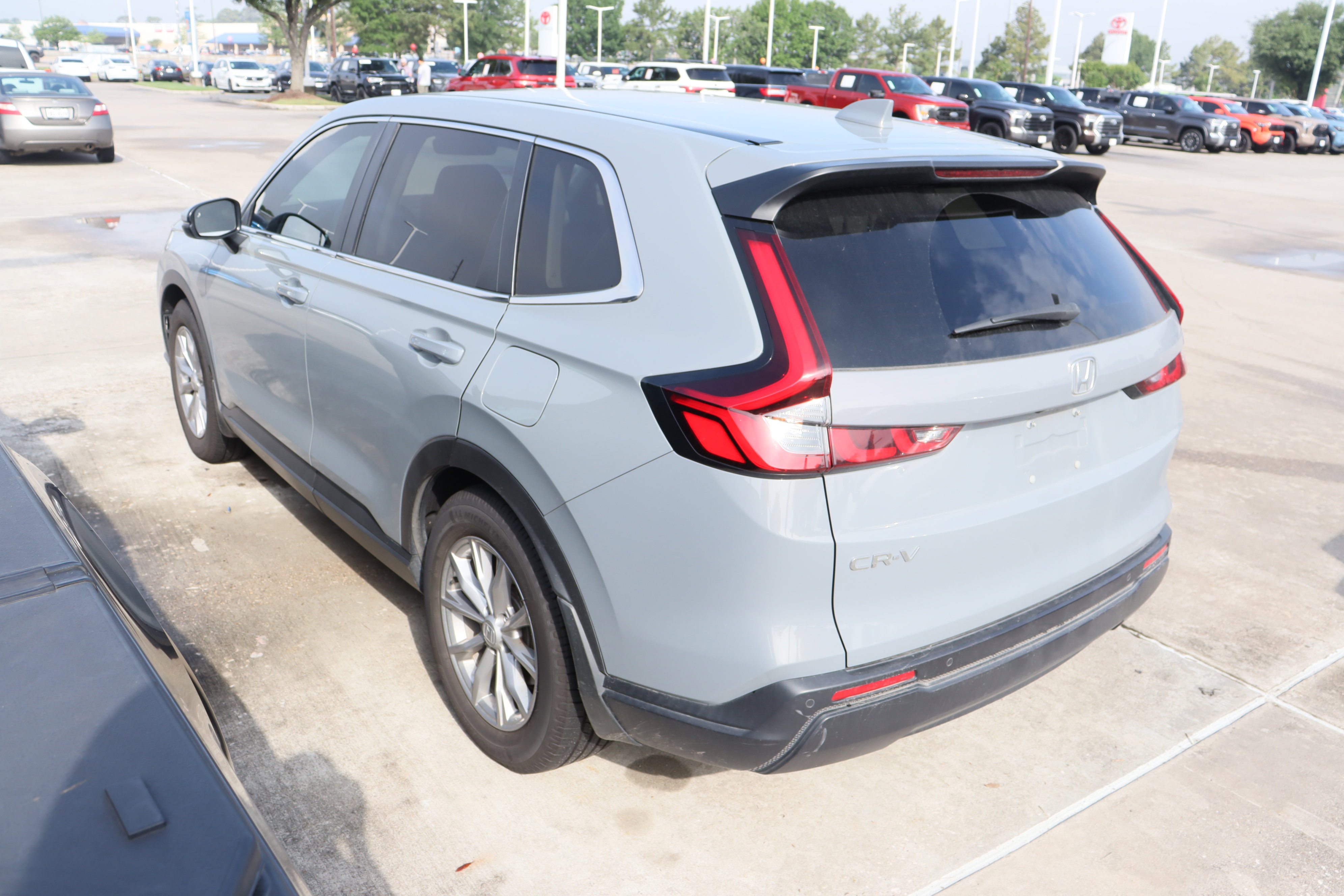 Used 2023 Honda CR-V EX-L image 8