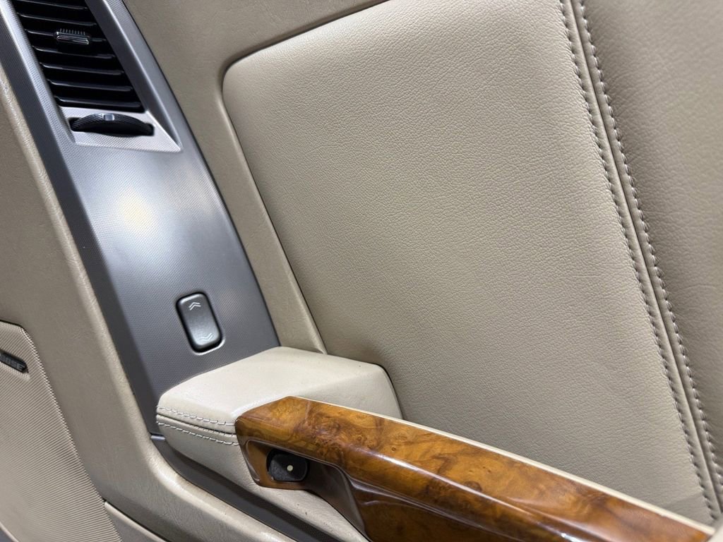 Used 2008 Cadillac XLR image 14