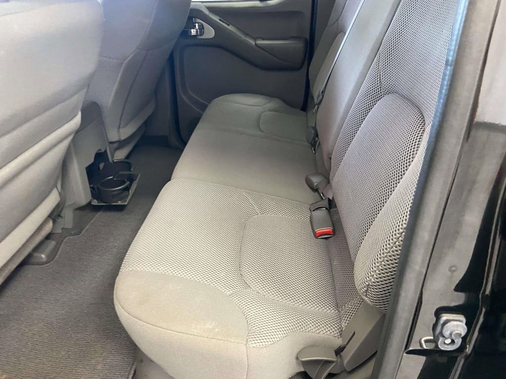 Used 2021 Nissan Frontier SV w/ Midnight Edition Floor Mats image 15