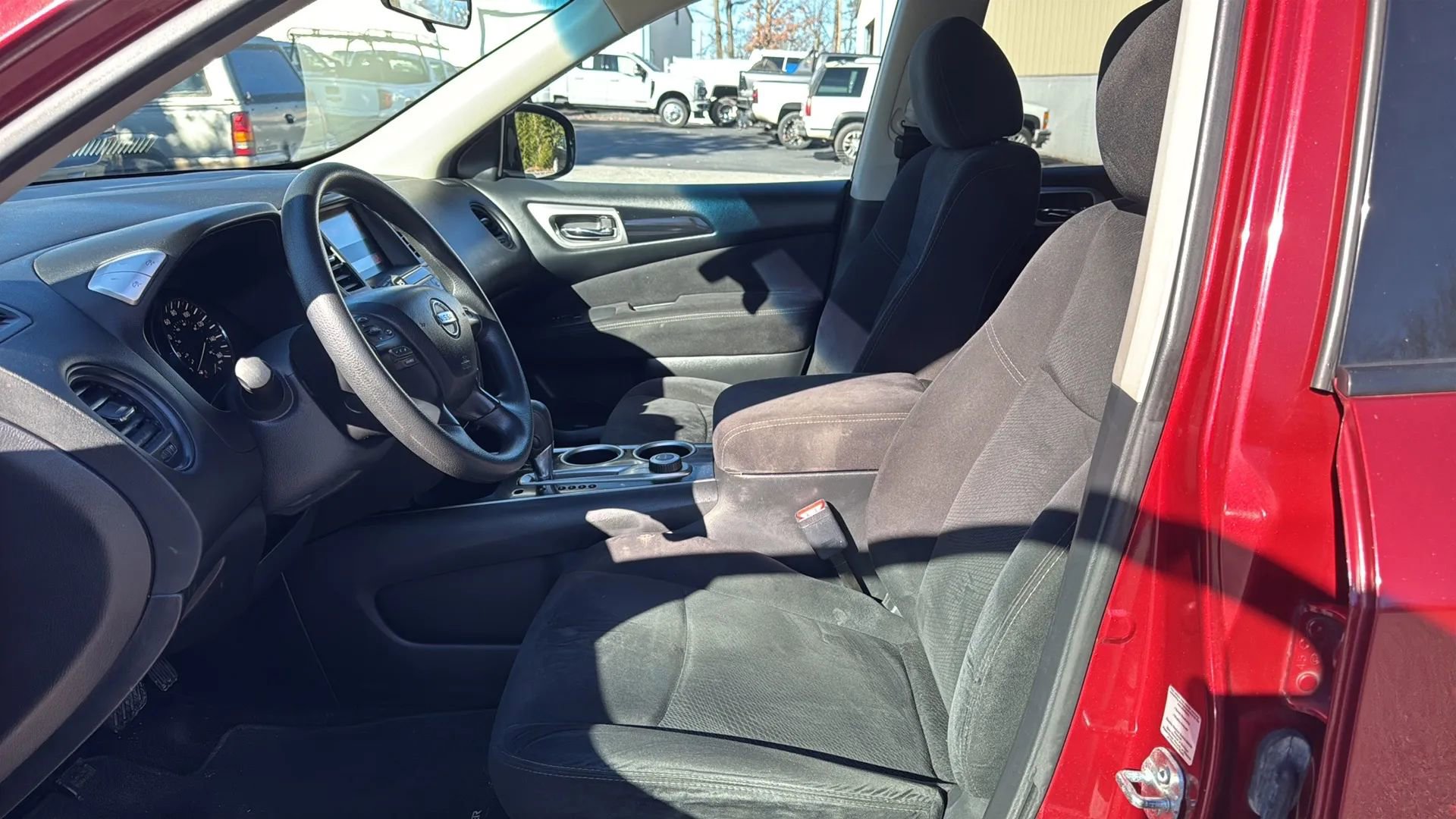 Used 2014 Nissan Pathfinder S image 10