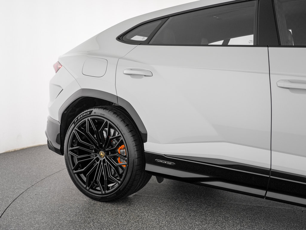 Used 2025 Lamborghini Urus SE AWD/4WD image 42