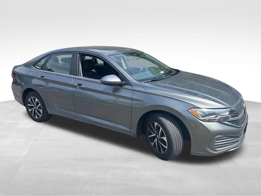 Used 2023 Volkswagen Jetta S w/ Driver Assistance Package FWD image 2