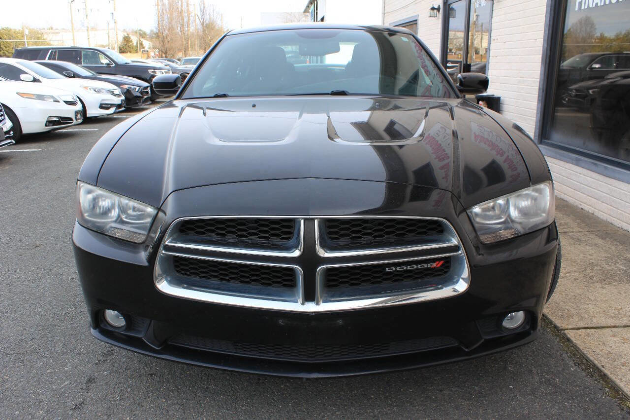Used 2014 Dodge Charger SXT Plus image 2