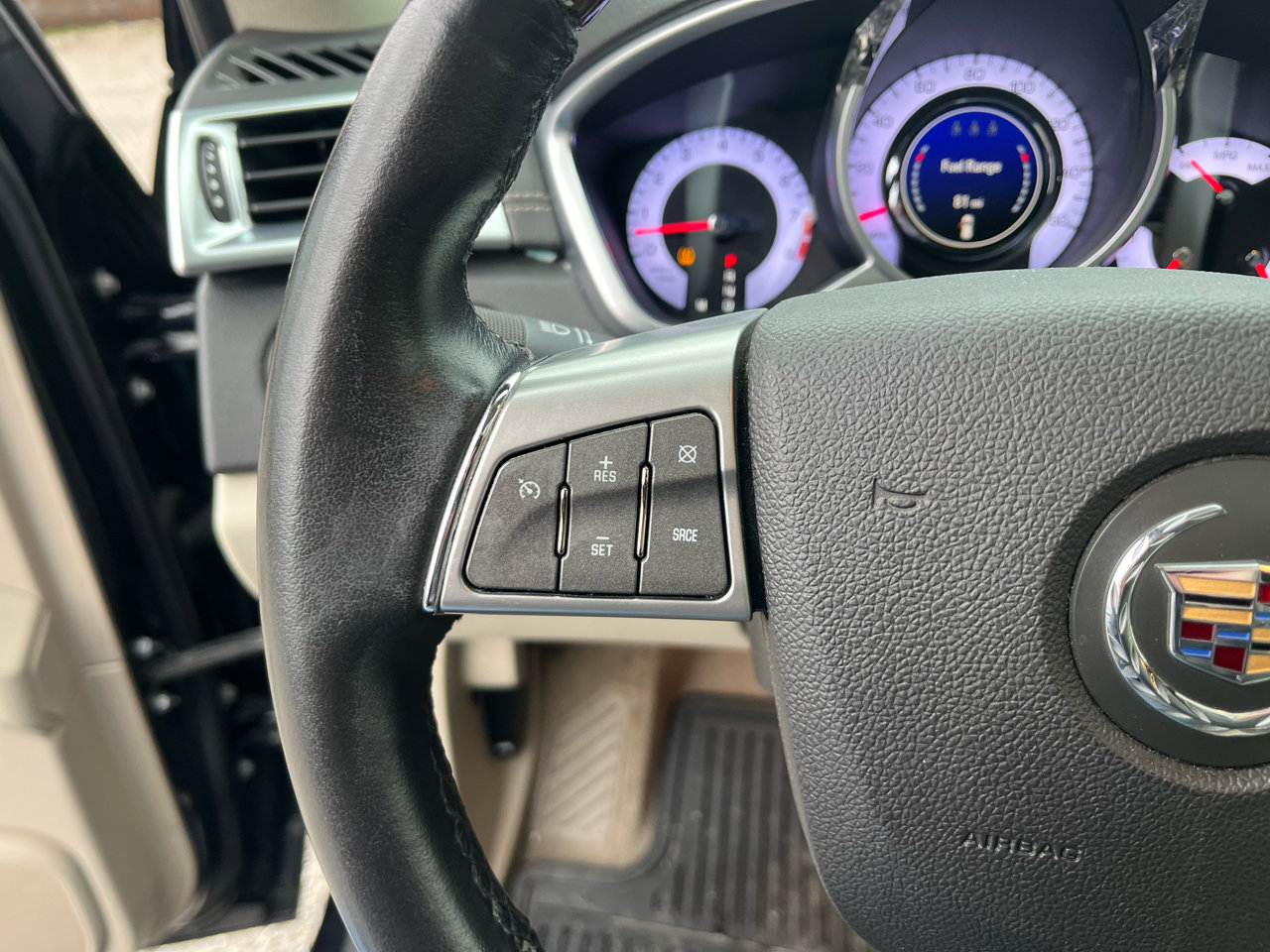 Used 2011 Cadillac SRX Luxury image 25