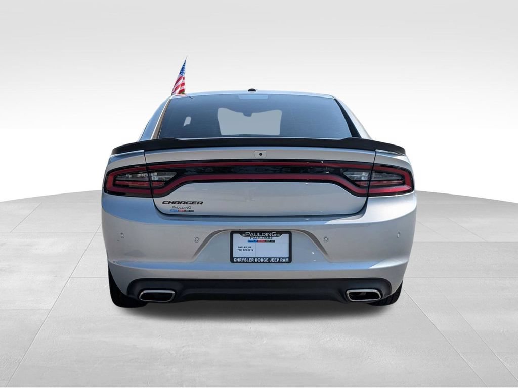Used 2022 Dodge Charger SXT w/ Blacktop Package RWD image 5