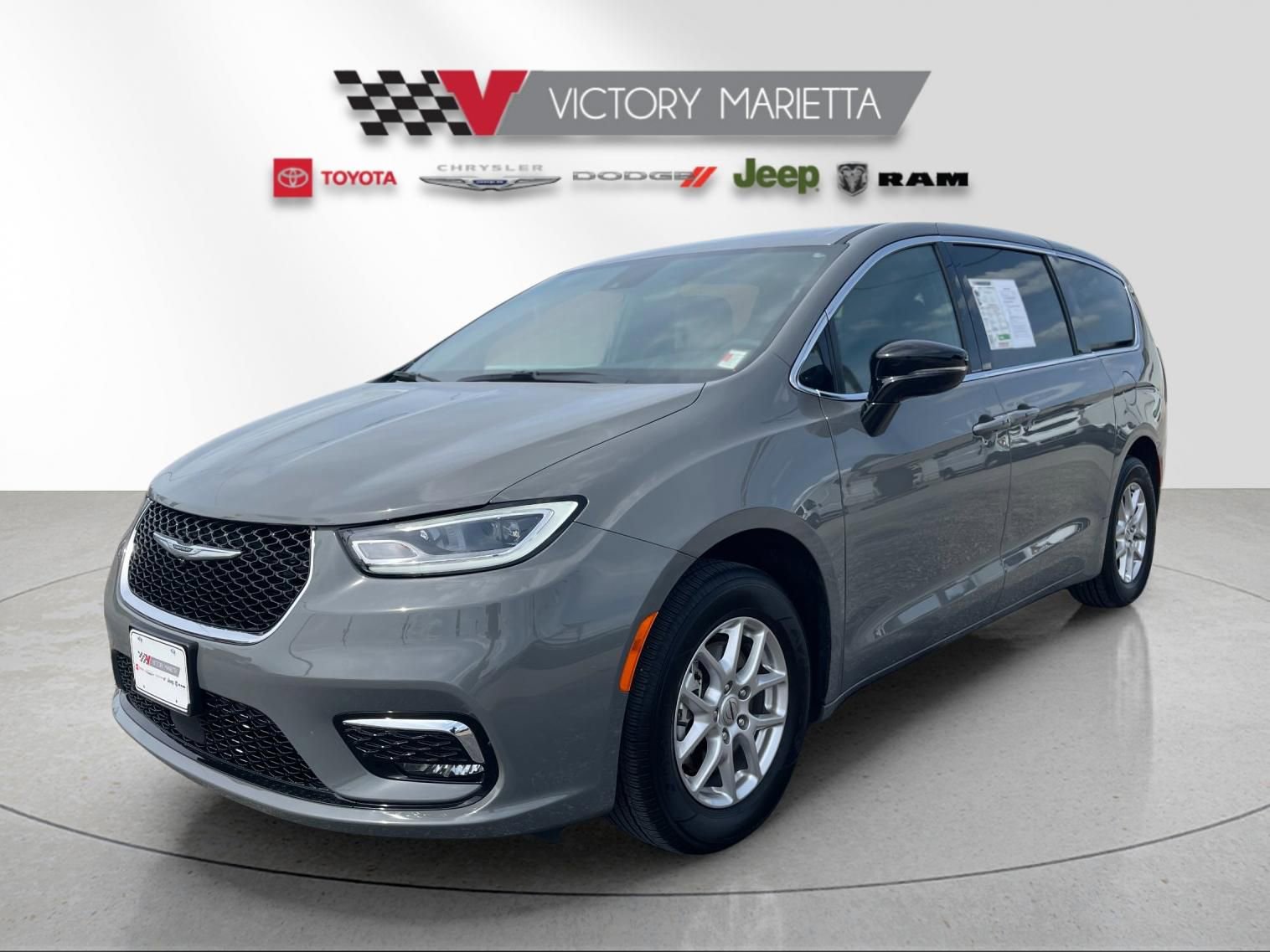 Used 2025 Chrysler Pacifica Select