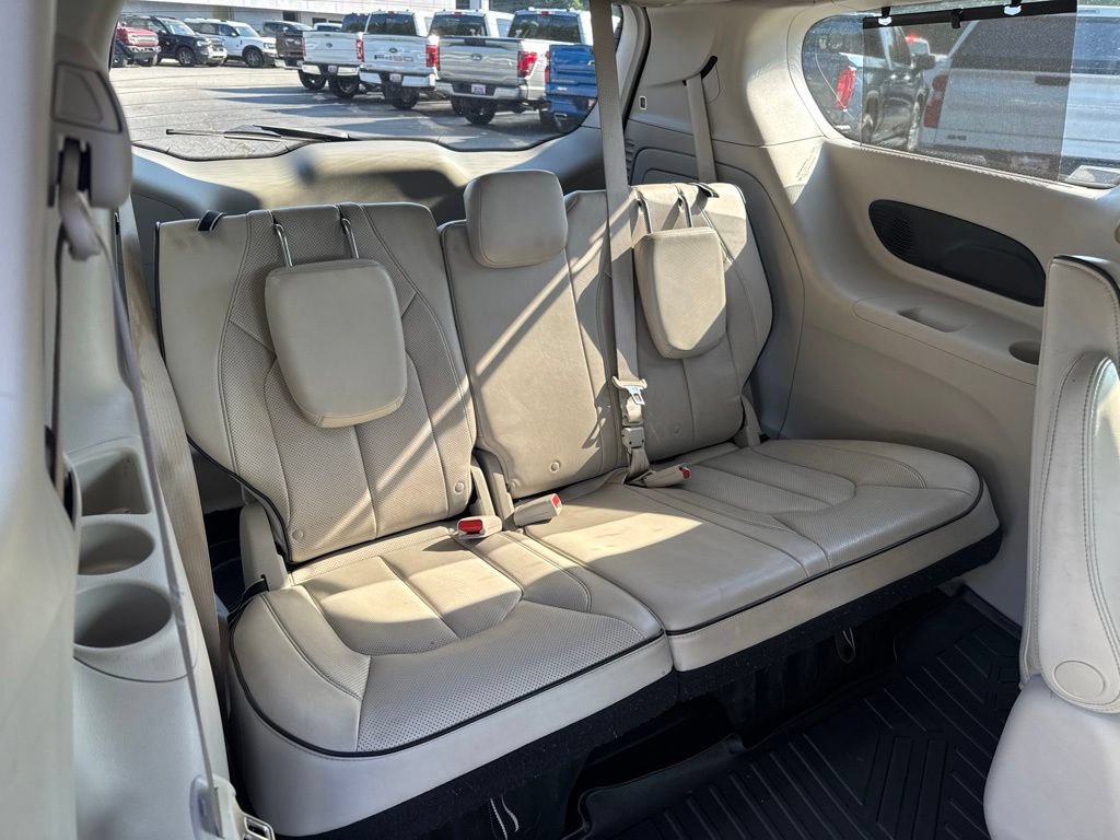 Used 2018 Chrysler Pacifica Limited FWD image 12