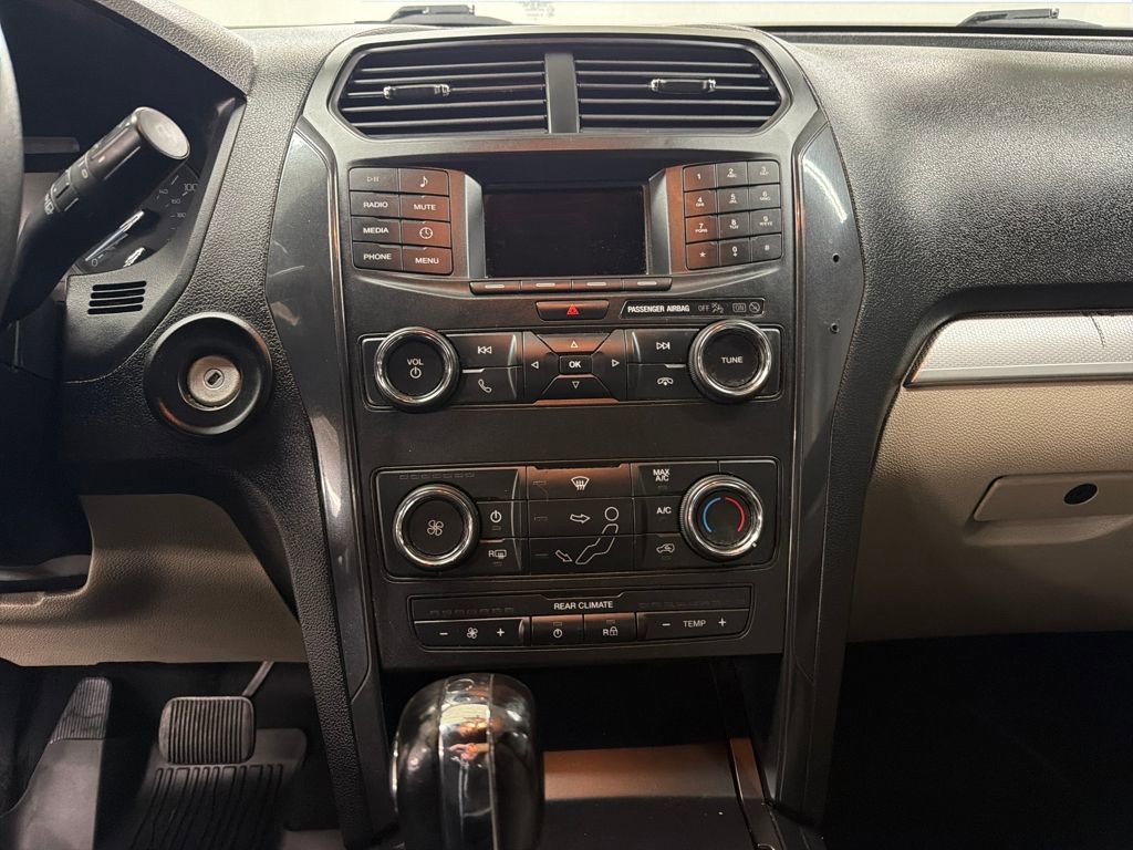 Certified 2019 Ford Explorer FWD image 22