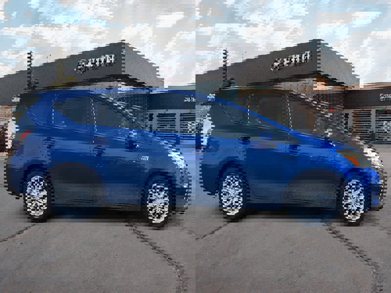 Used 2014 Toyota Prius V Five image 6