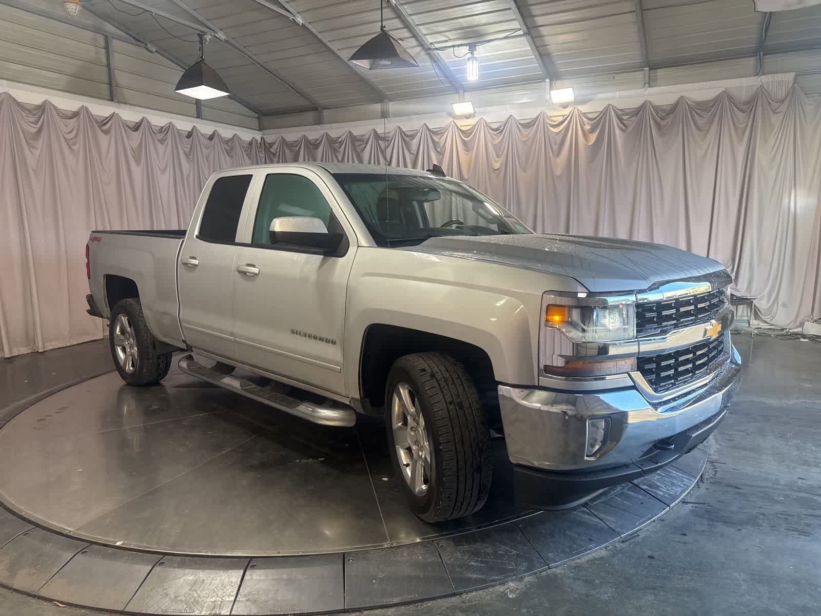 Used 2018 Chevrolet Silverado 1500 LT w/ All Star Edition image 3