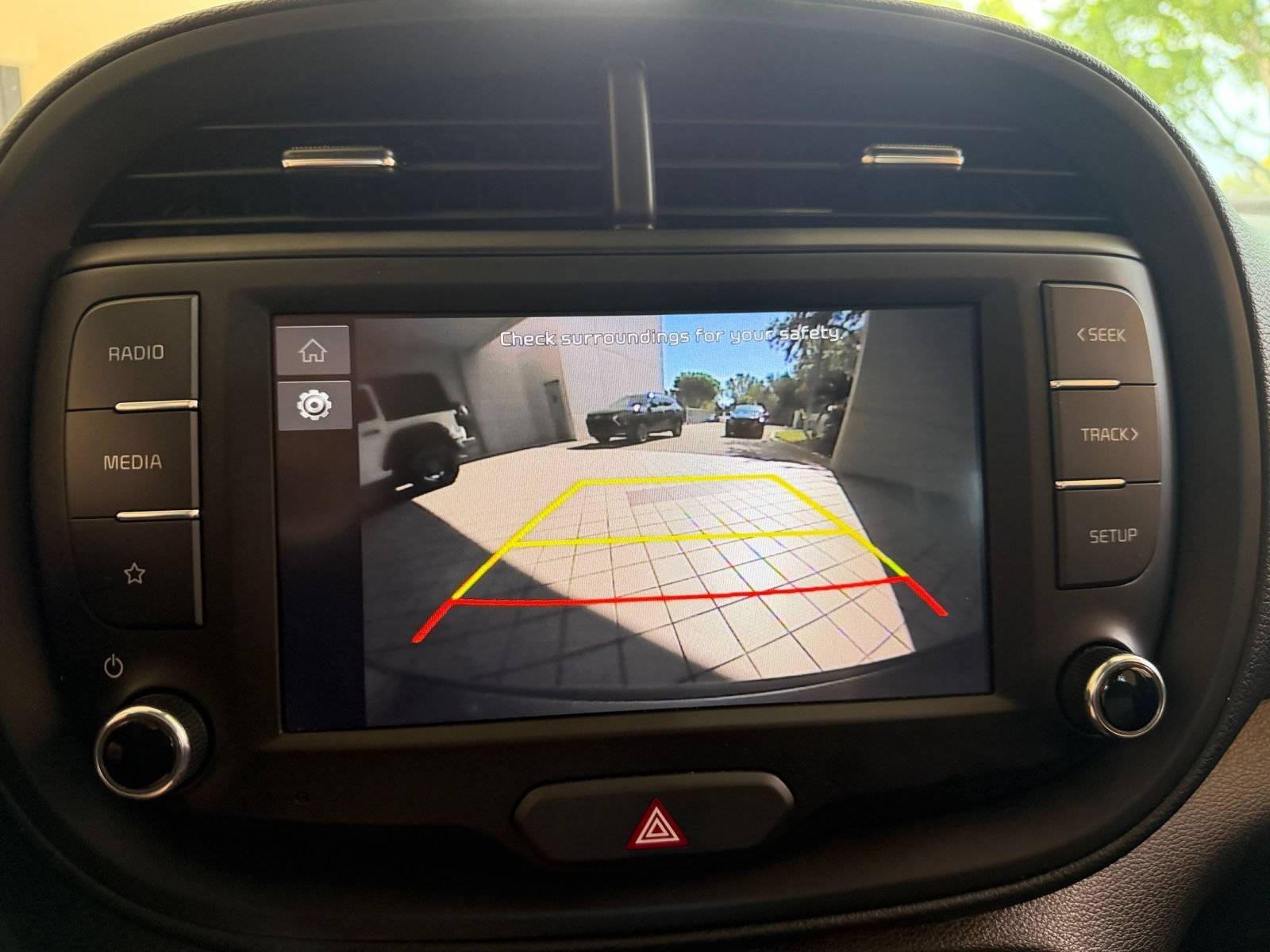 Used 2025 Kia Soul LX w/ LX Technology Package FWD image 19