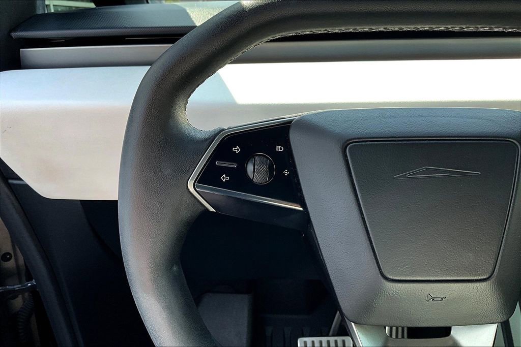 Used 2024 Tesla Cybertruck AWD Crew Cab image 12