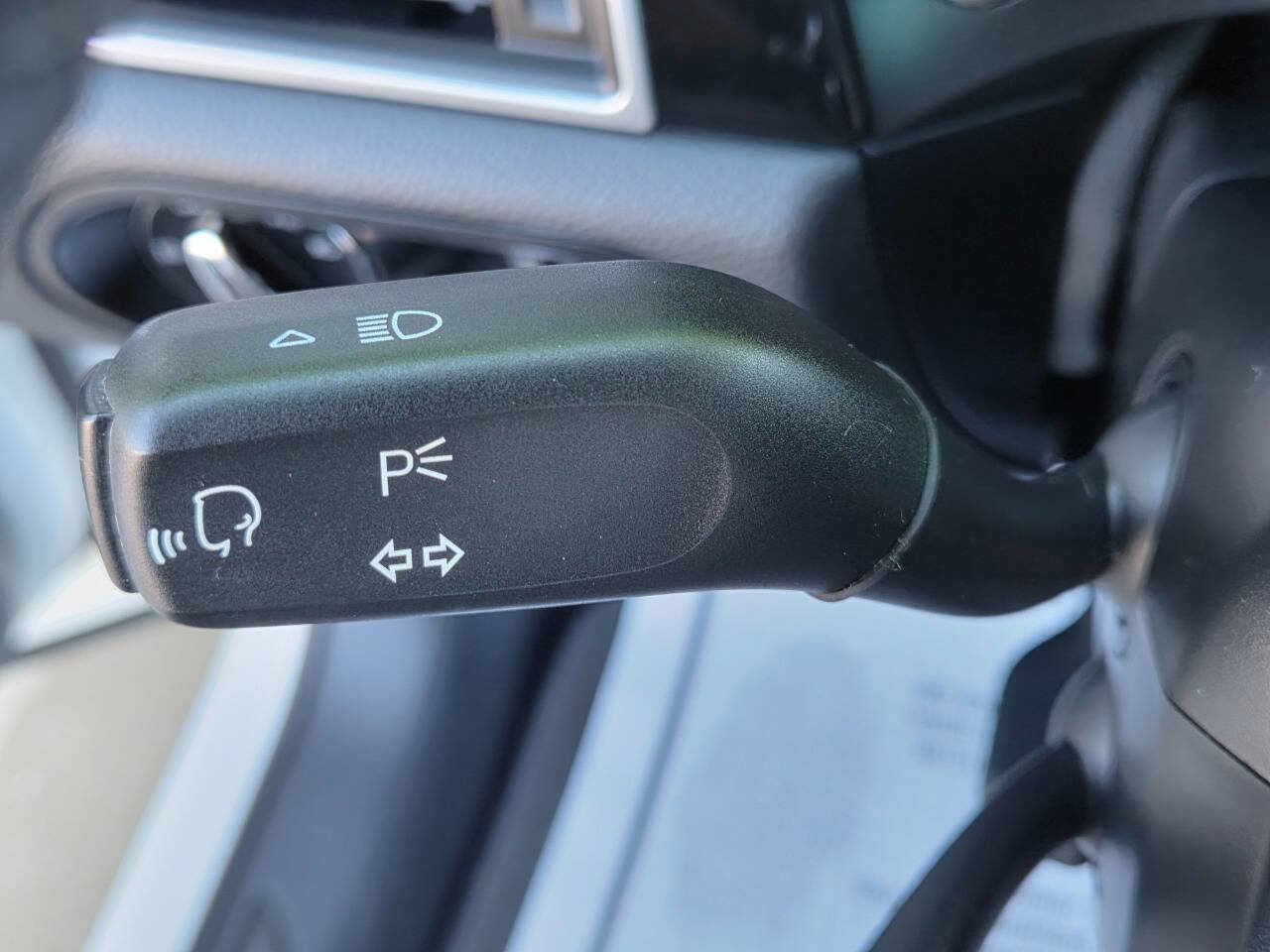 Used 2017 Porsche Macan Base AWD 4dr SUV image 38