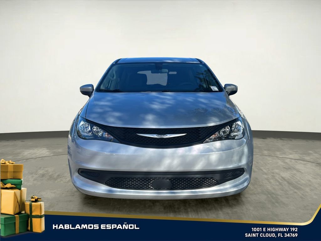 Used 2022 Chrysler Voyager LX image 9