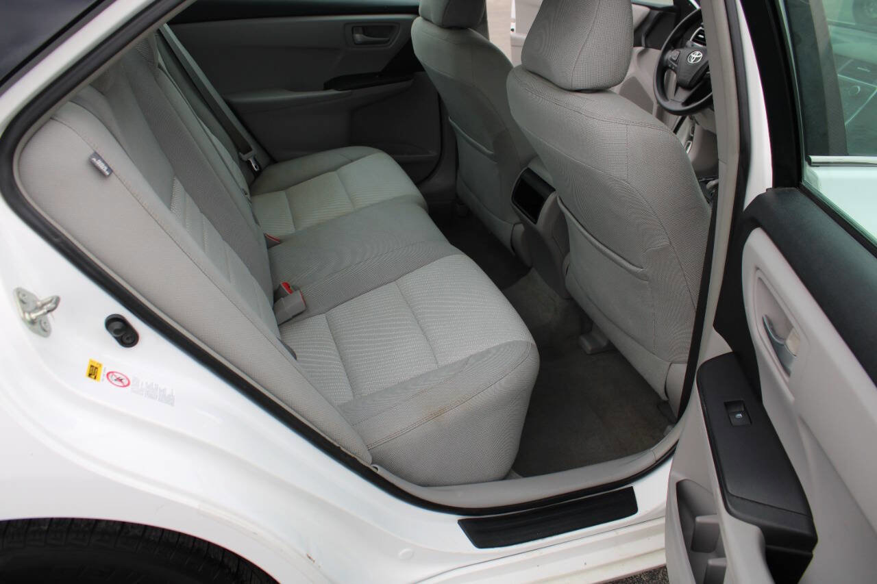 Used 2016 Toyota Camry LE image 35
