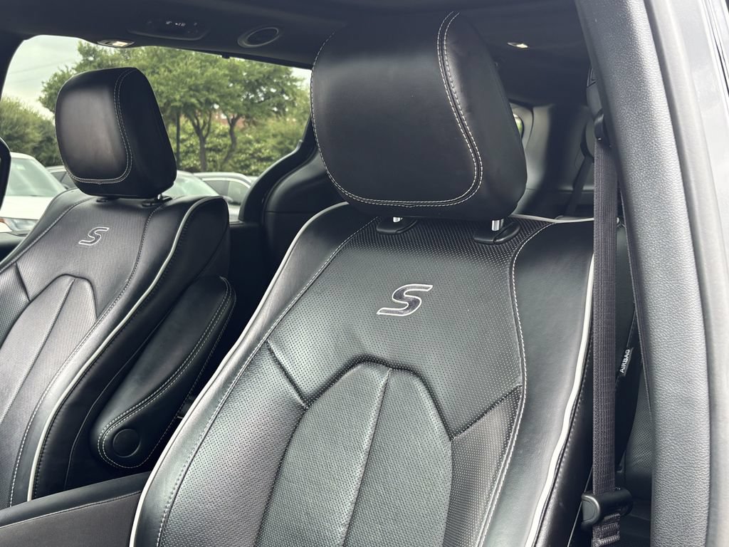 Used 2025 Chrysler Pacifica Limited FWD image 25