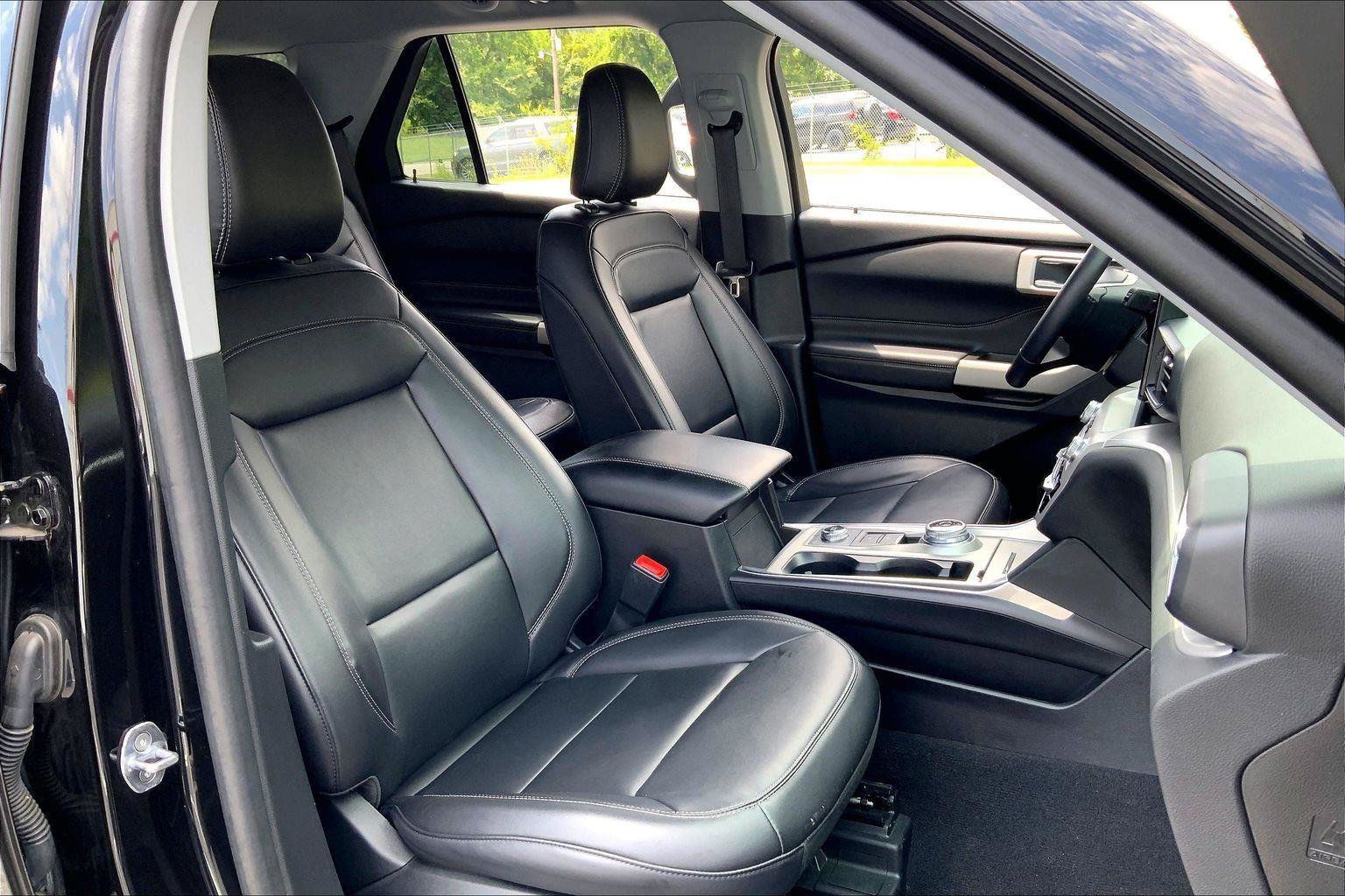 Used 2024 Ford Explorer XLT w/ Equipment Group 202A AWD/4WD image 7