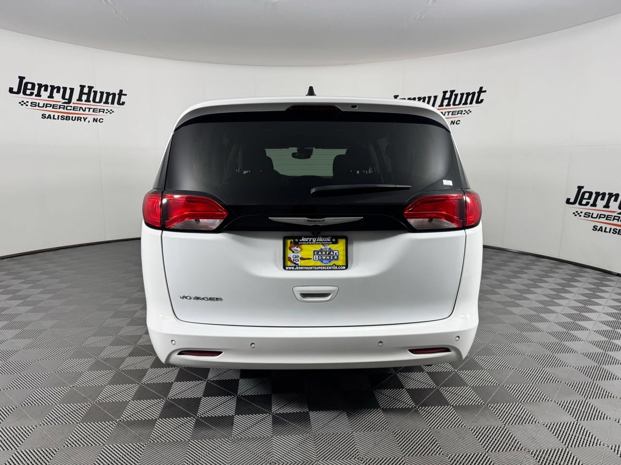 Used 2023 Chrysler Voyager LX FWD image 7