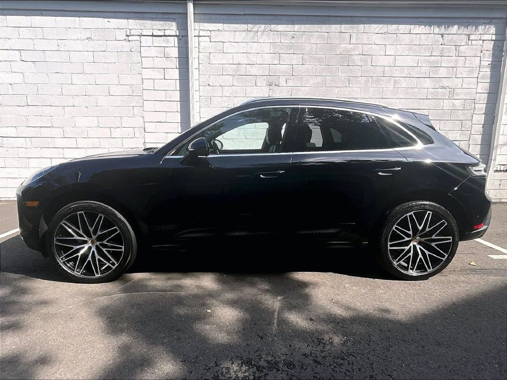 Certified 2023 Porsche Macan AWD/4WD image 2