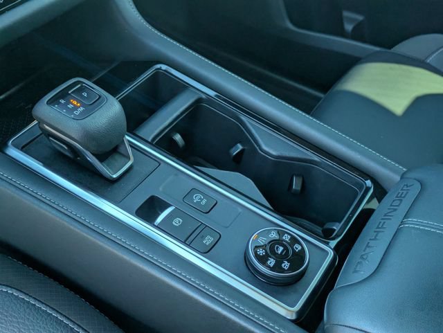 Used 2024 Nissan Pathfinder SL AWD/4WD image 20
