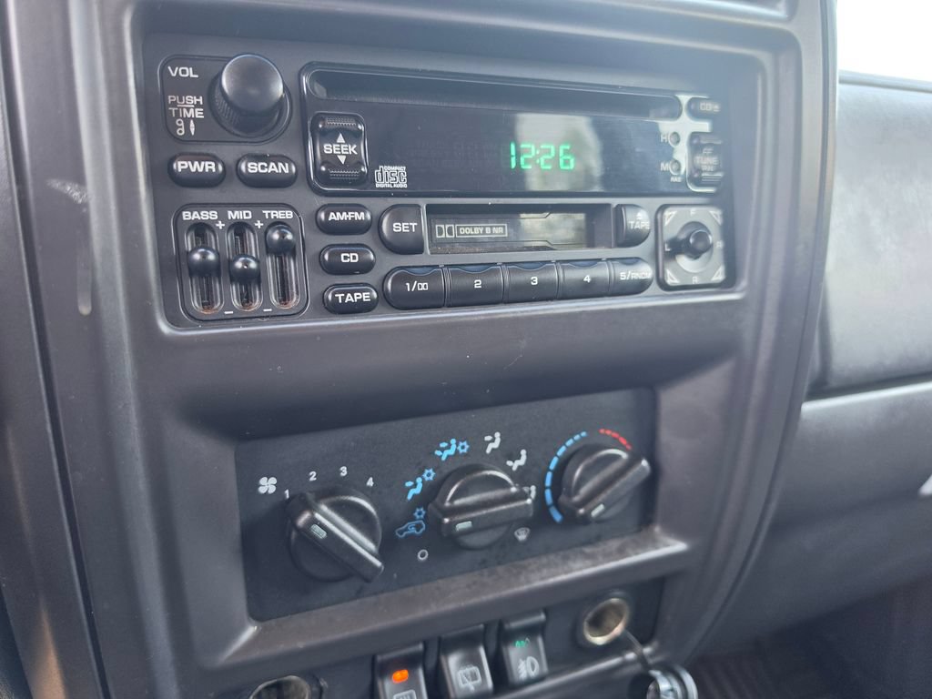 Used 2001 Jeep Cherokee Limited AWD/4WD image 27