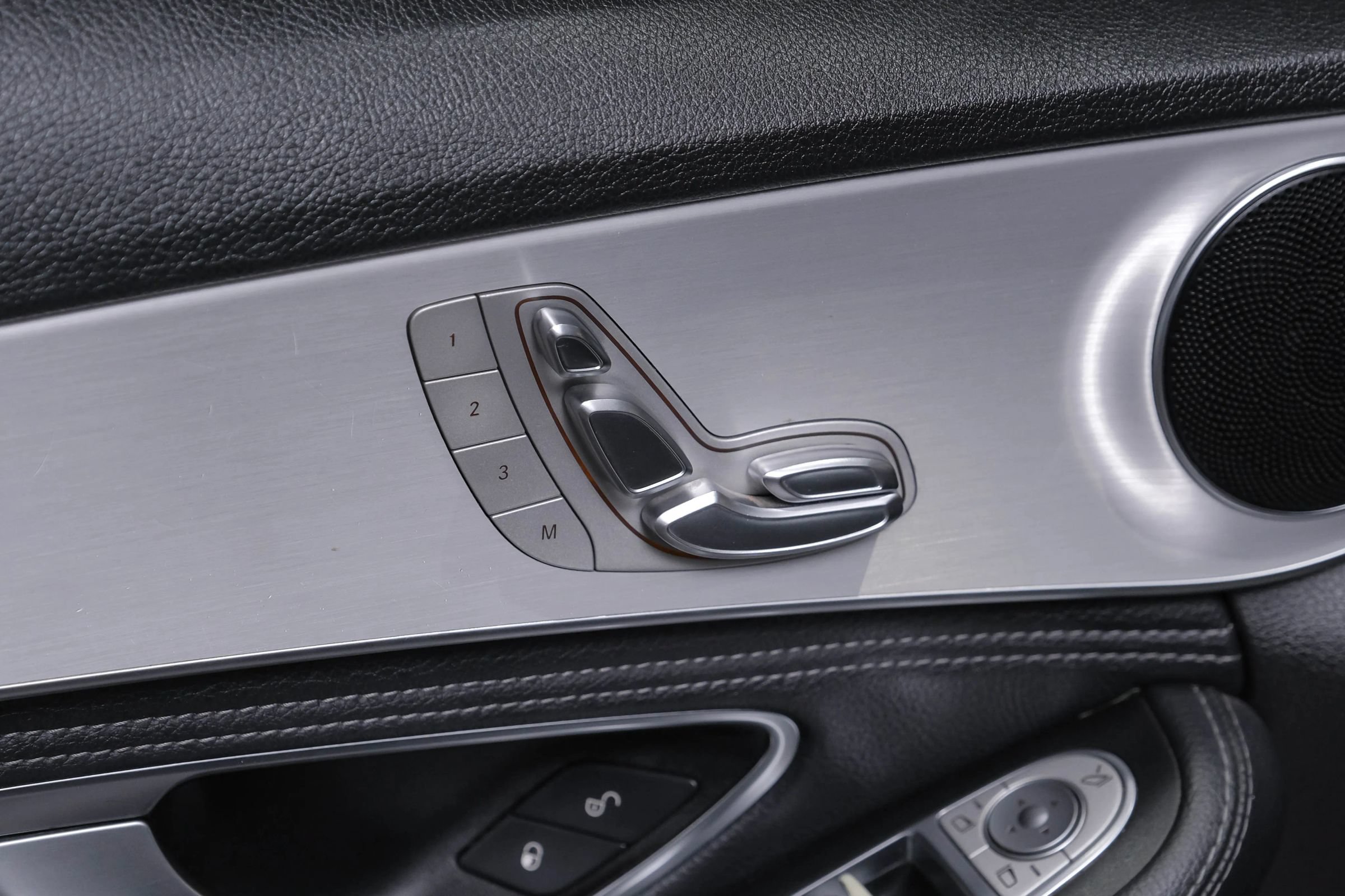 Used 2015 Mercedes-Benz C 300 Sedan image 38