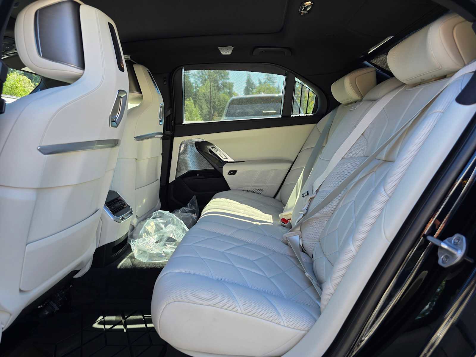 New 2025 BMW 750e xDrive 750e xDrive w/ Executive Package image 17