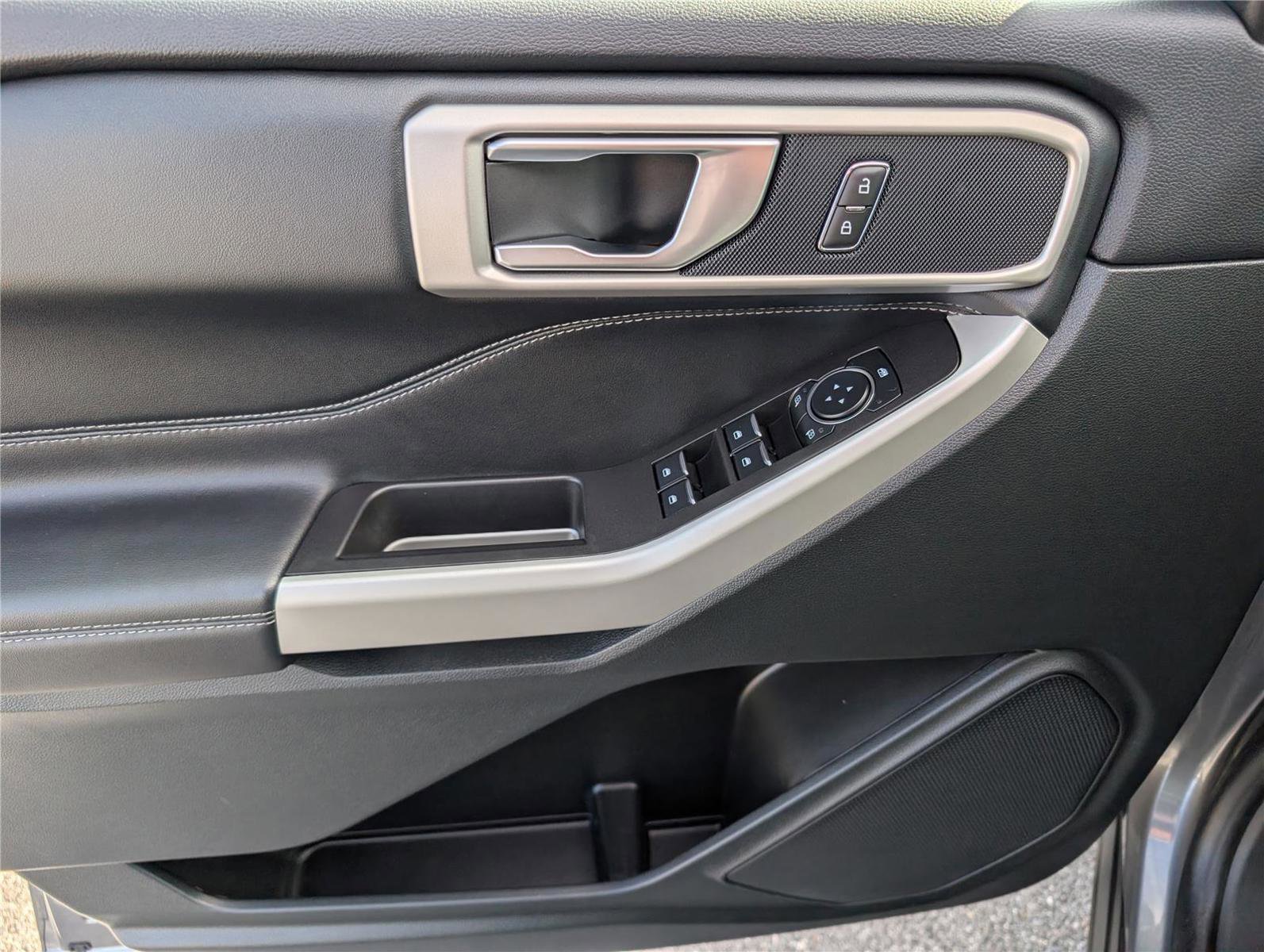 Used 2024 Ford Explorer XLT w/ Equipment Group 202A image 21