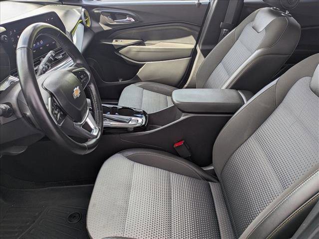 Used 2024 Chevrolet Trax LT w/ Sunroof Package FWD image 22