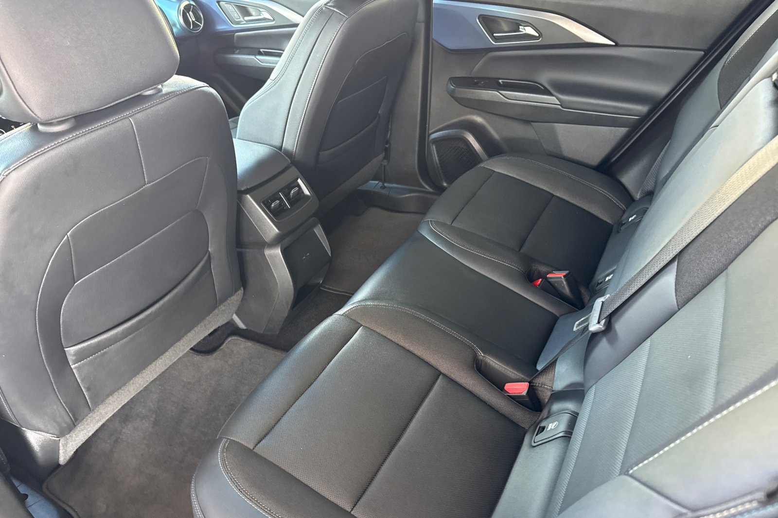 Used 2024 Chevrolet Equinox EV LT FWD image 6