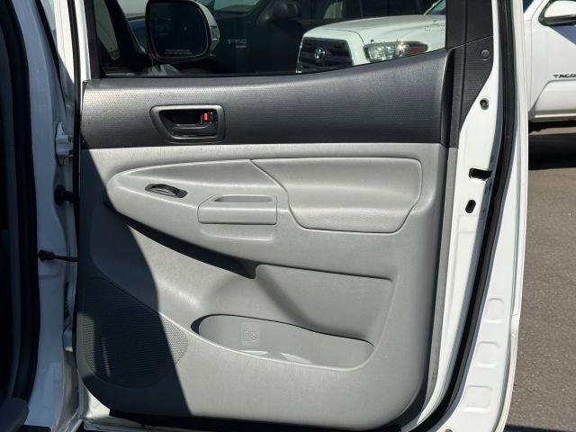 Used 2012 Toyota Tacoma 4x4 Double Cab image 27