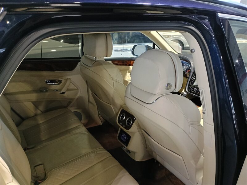 Used 2017 Bentley Bentayga image 31