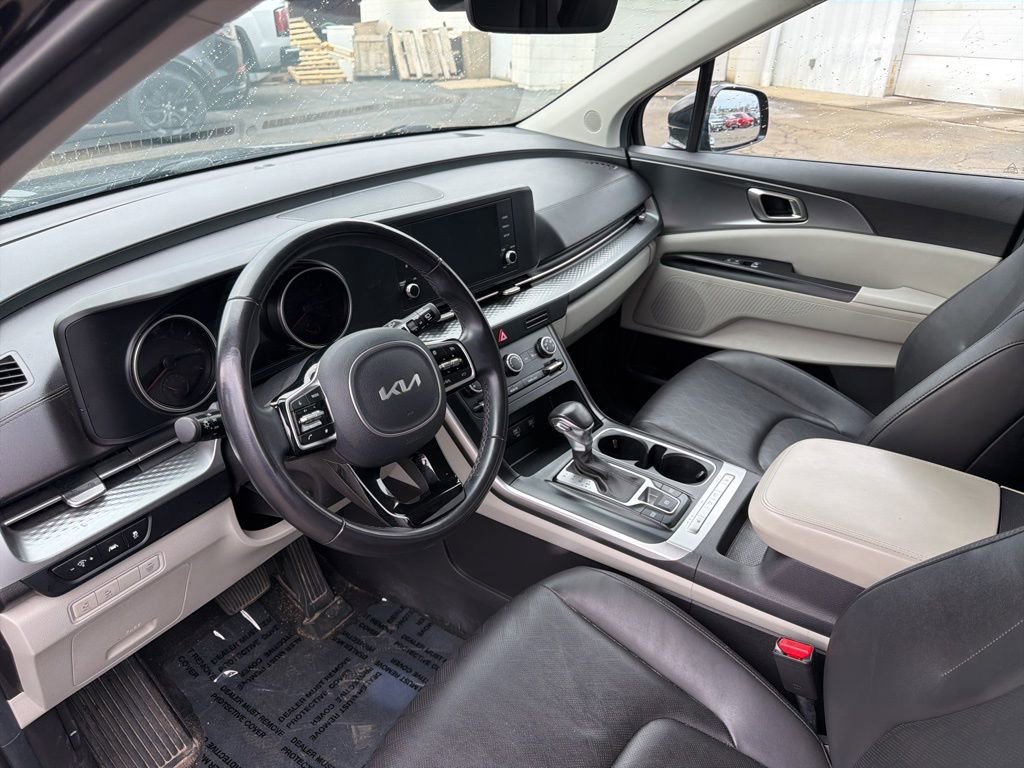 Used 2023 Kia Carnival LX image 19
