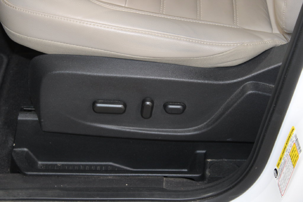 Used 2018 Ford Escape Titanium w/ Ford Safe & Smart Package AWD/4WD image 17