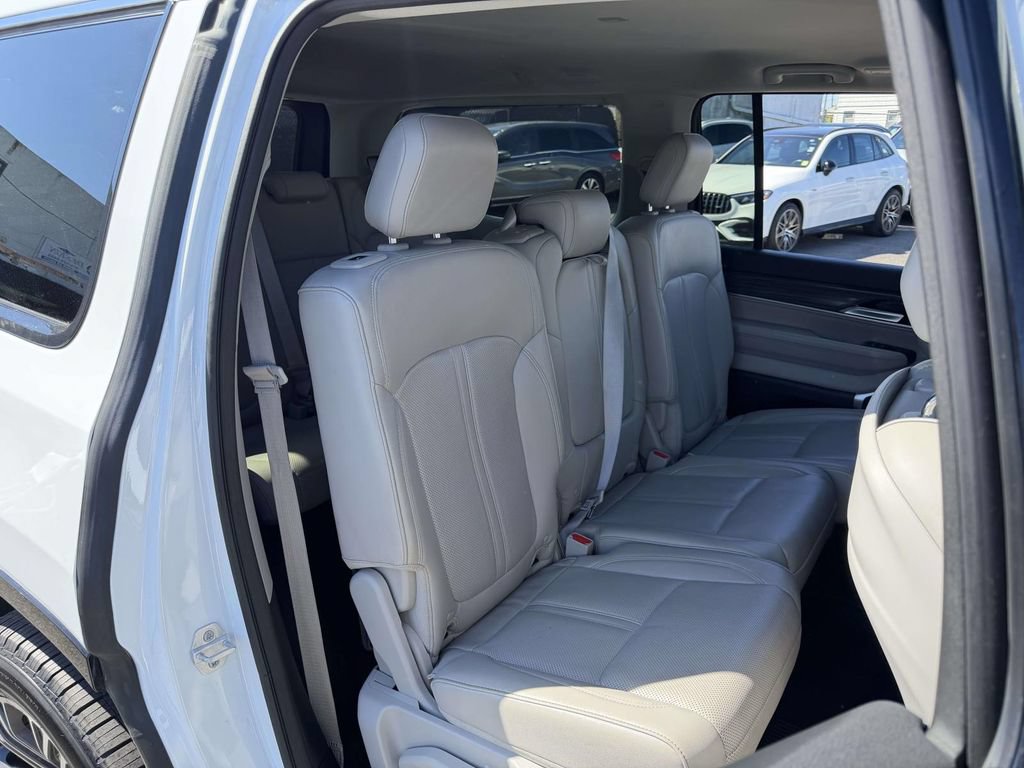 Used 2024 Jeep Wagoneer Series II w/ Flexible Seating Group AWD/4WD image 15
