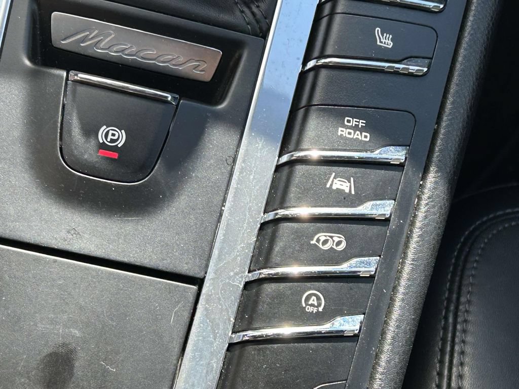 Used 2017 Porsche Macan GTS AWD/4WD image 28