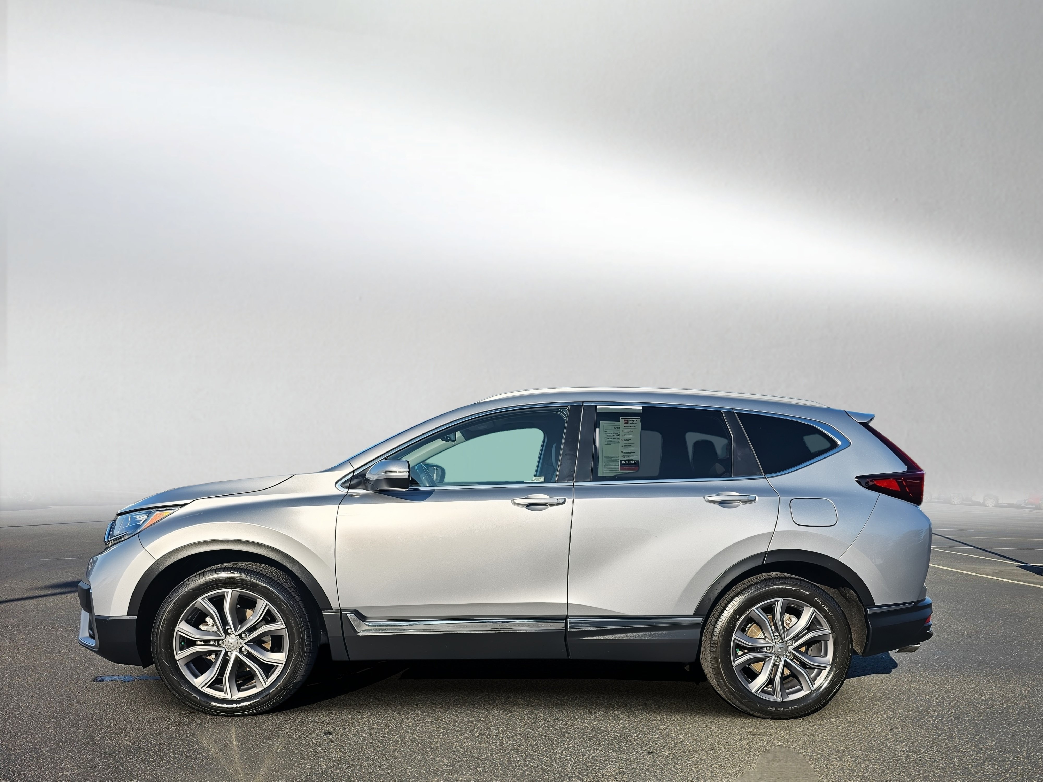 Used 2021 Honda CR-V Touring image 2