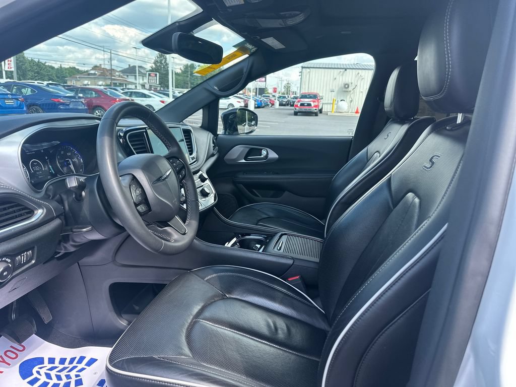 Used 2025 Chrysler Pacifica Limited FWD image 10