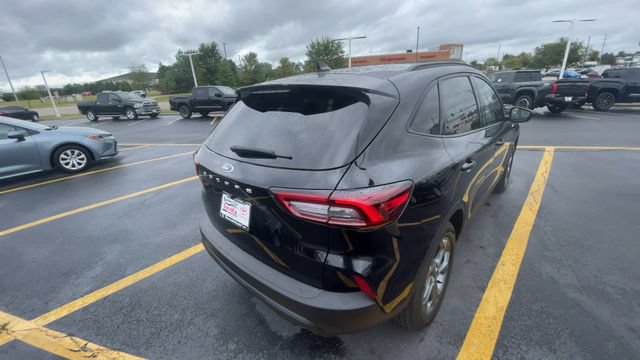 Used 2025 Ford Escape ST-Line FWD image 2