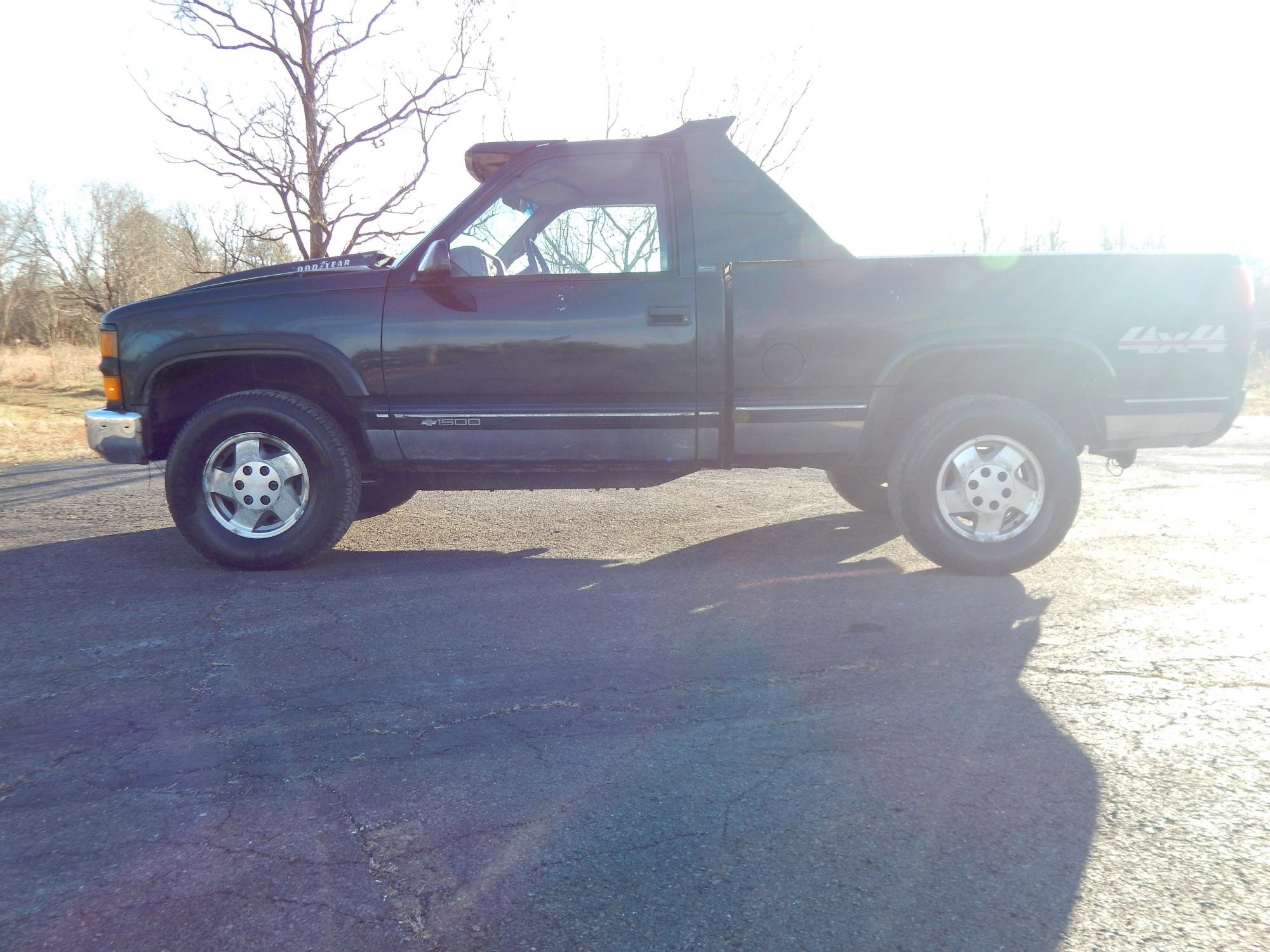 Used 1995 Chevrolet Silverado 1500 4x4 Regular Cab image 2
