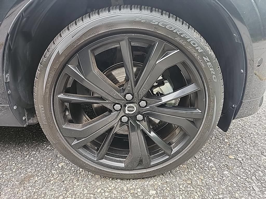 Certified 2025 Volvo XC60 B5 Ultra AWD/4WD image 12