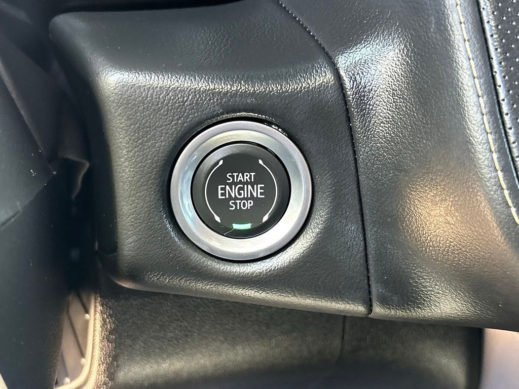 Used 2024 GMC Yukon SLT AWD/4WD image 17