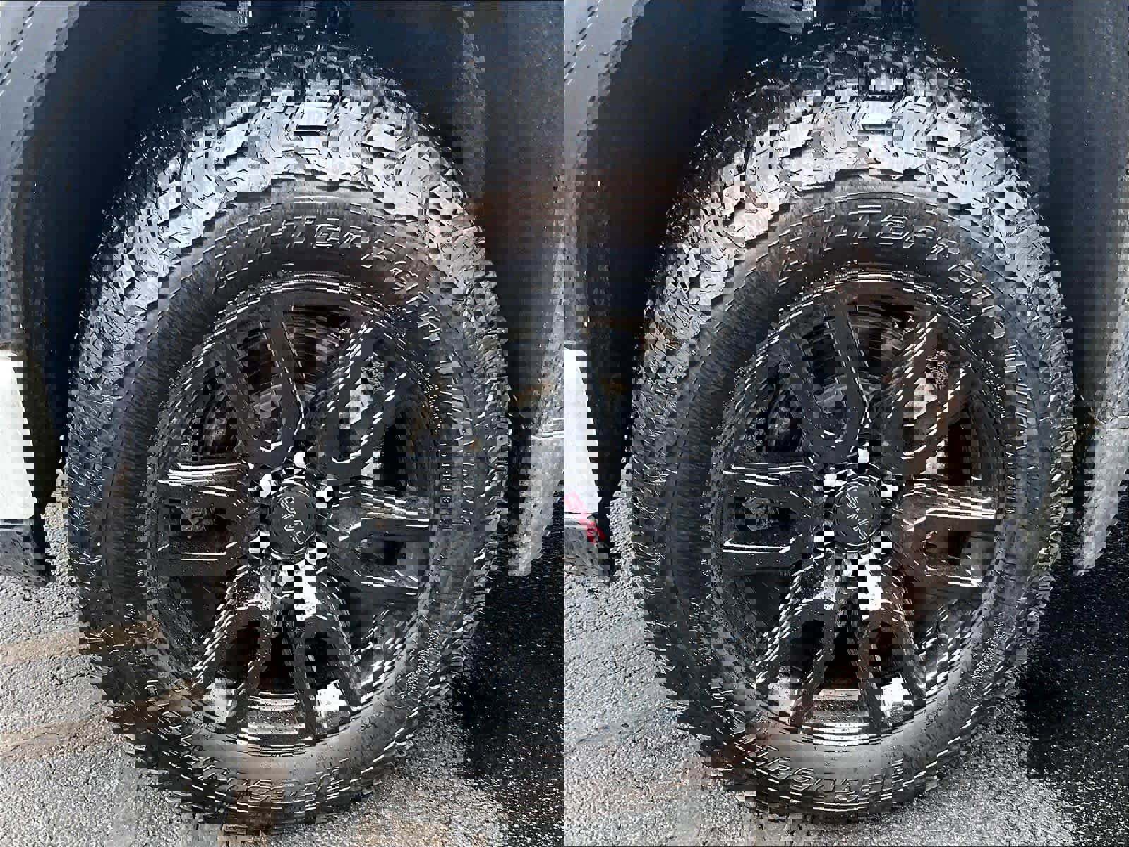 Used 2024 GMC Sierra 1500 AT4 w/ Technology Package image 9