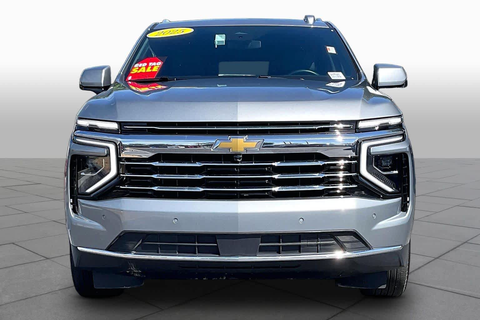 Used 2025 Chevrolet Suburban LT AWD/4WD image 4