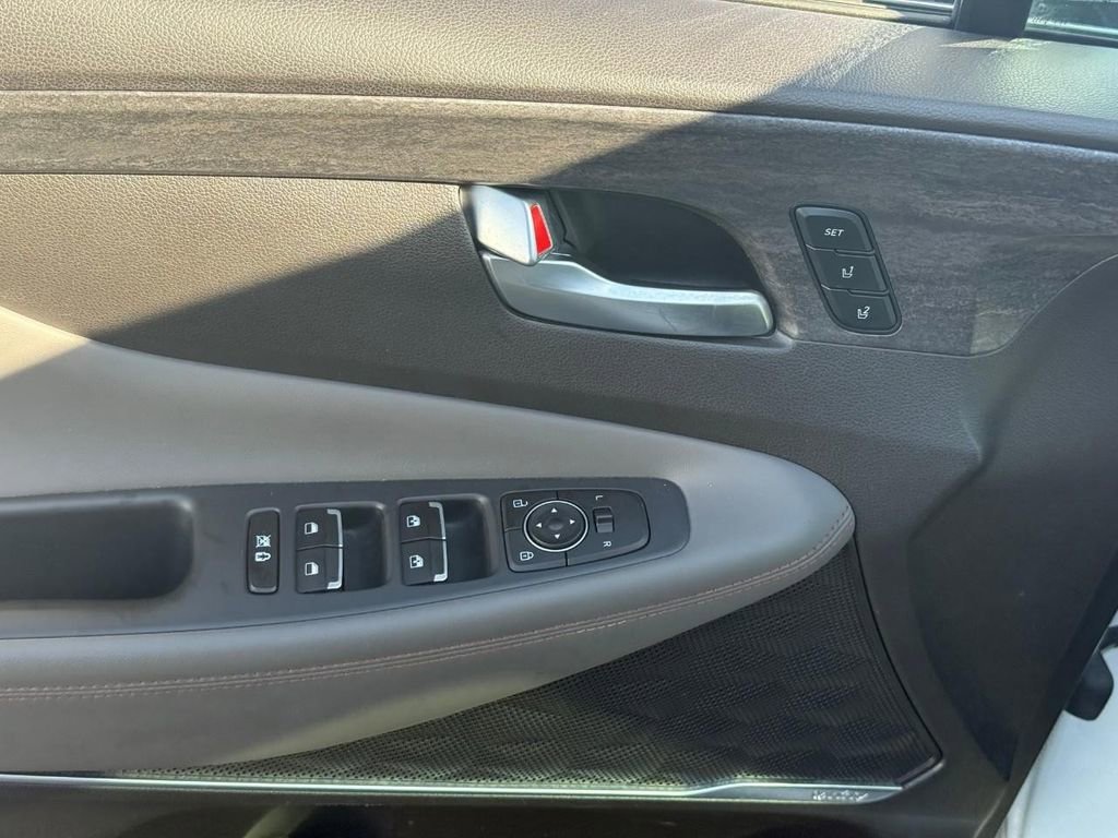 Used 2020 Hyundai Santa Fe Limited w/ Cargo Package image 10