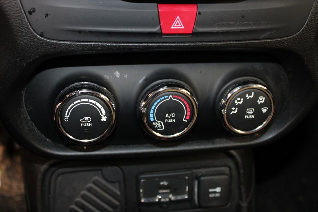 Used 2017 Jeep Renegade Sport w/ Power & Air Group FWD image 28