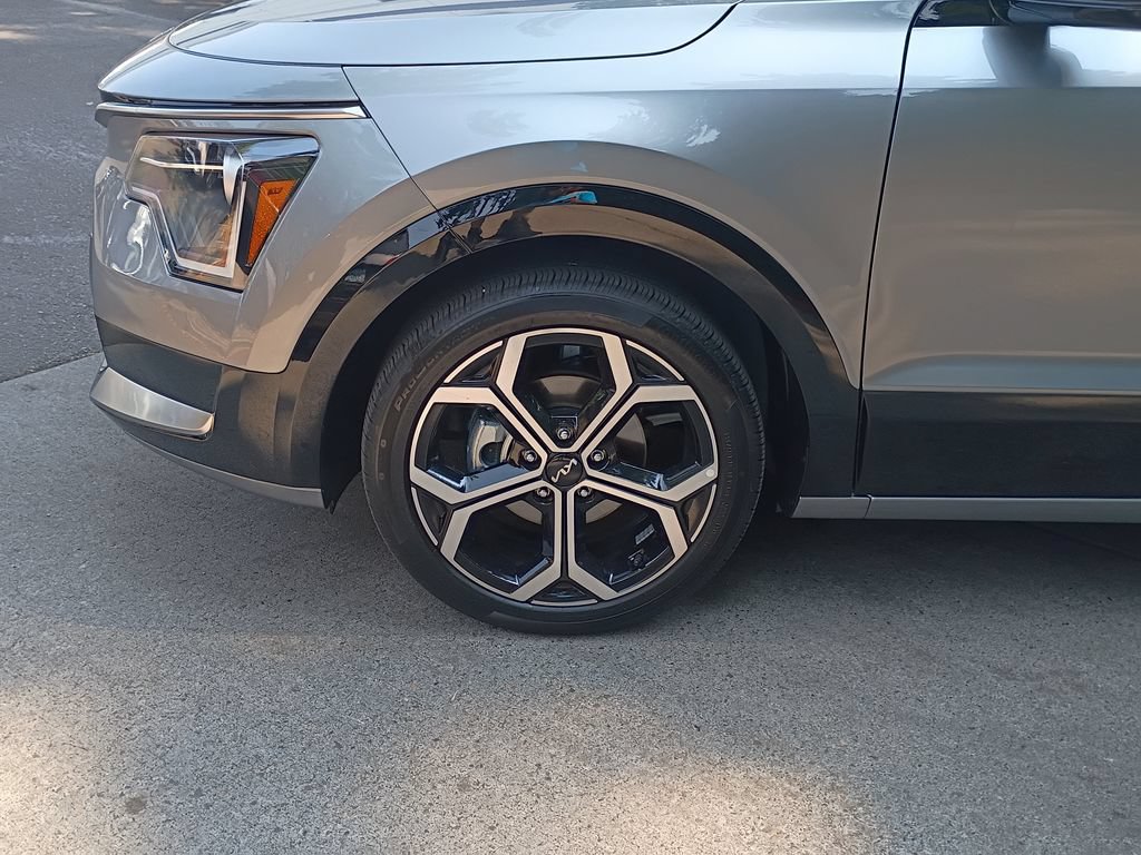 Certified 2025 Kia Niro FWD image 9