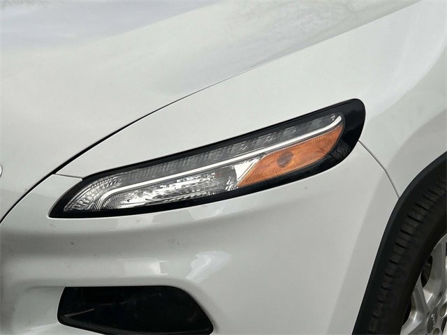 Used 2017 Jeep Cherokee Sport image 8