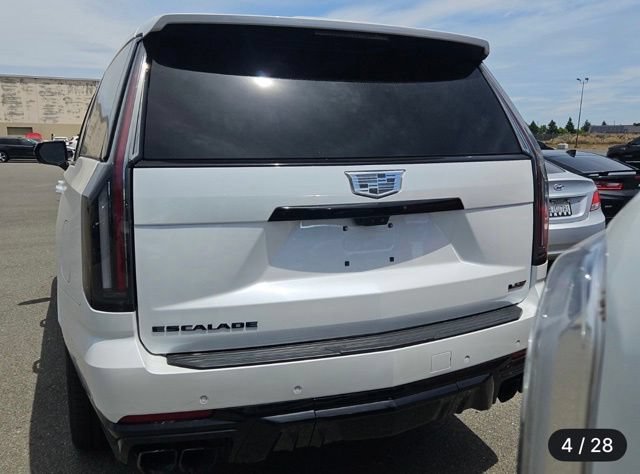 Used 2025 Cadillac Escalade ESV V w/ LPO, ONYX Package AWD/4WD image 3